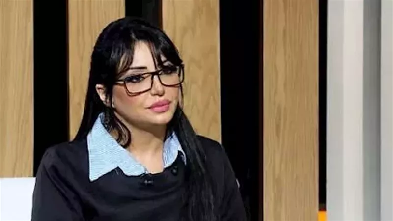 المذيعة دينا المصري،
