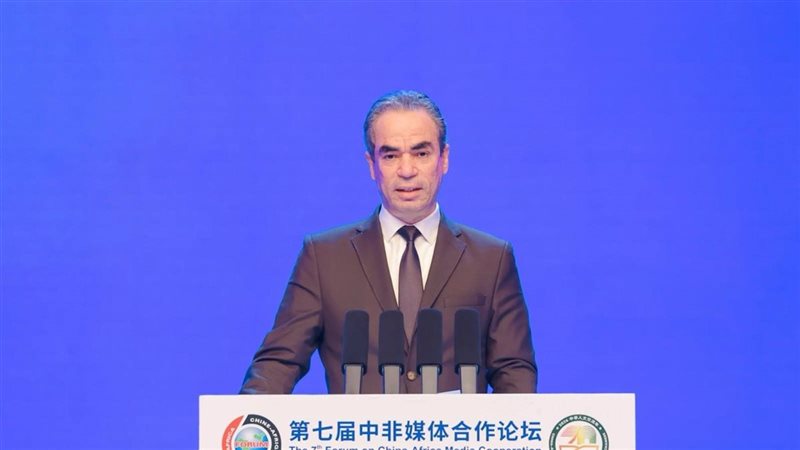 أحمد المسلماني، فيتو