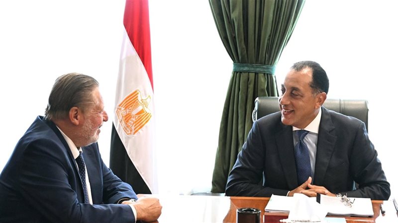 رئيس الوزراء ومحافظ
