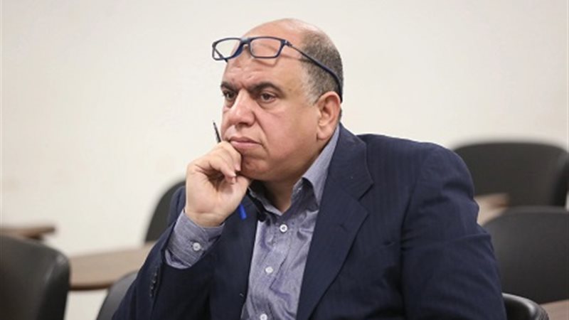 الكاتب الصحفي هشام