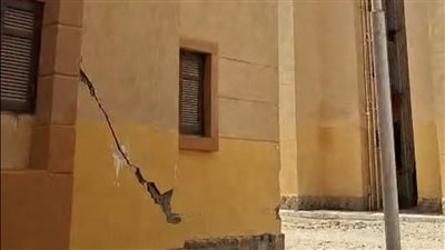 كارثة قبل التسليم، ظهور شروخ وتصدعات في عمارات الإسكان الاجتماعي بنقادة ورعب بين الحاجزين (صور)