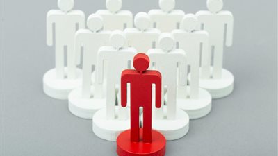 تنبيه ولوم وحرمان من الترقية، ما العقوبات المسموح بتطبيقها على القيادات في العمل؟