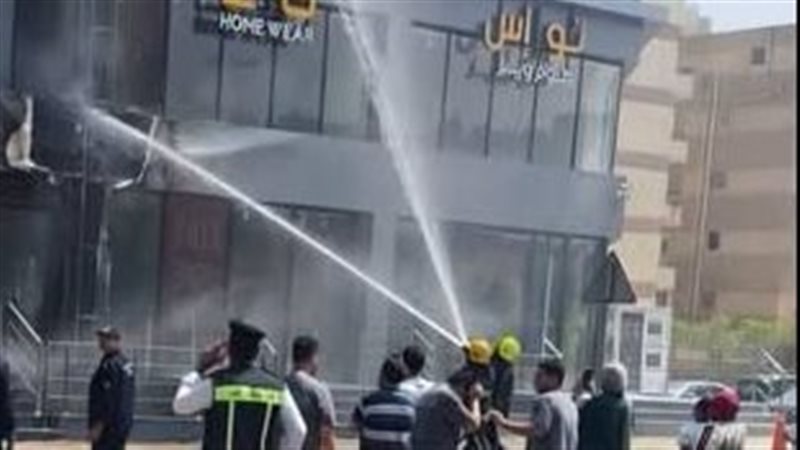 اخماد حريق محل ملابس