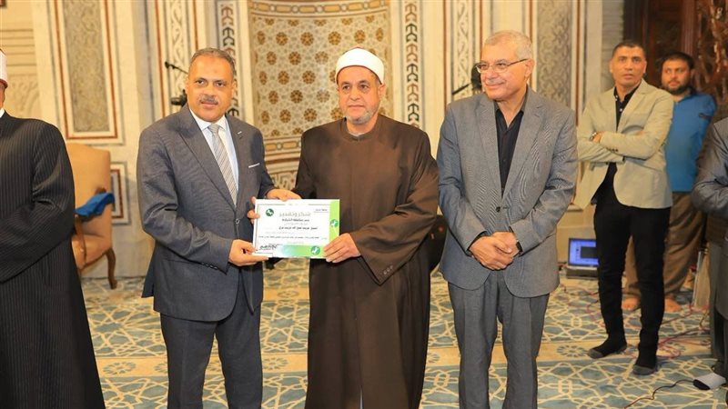 محافظ الشرقية يكرم