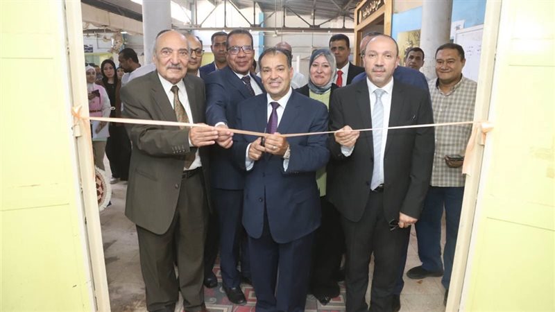 رئيس جامعة قنا خلال