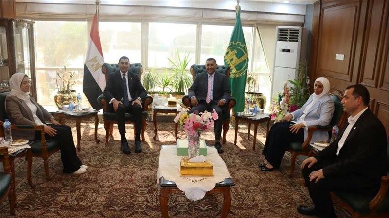 محافظ القليوبية يستقبل