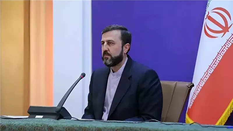 مسؤول إيراني يكشف تفاصيل جديدة عن مقترح الاتفاق مع سلطنة عمان بشأن مضيق هرمز