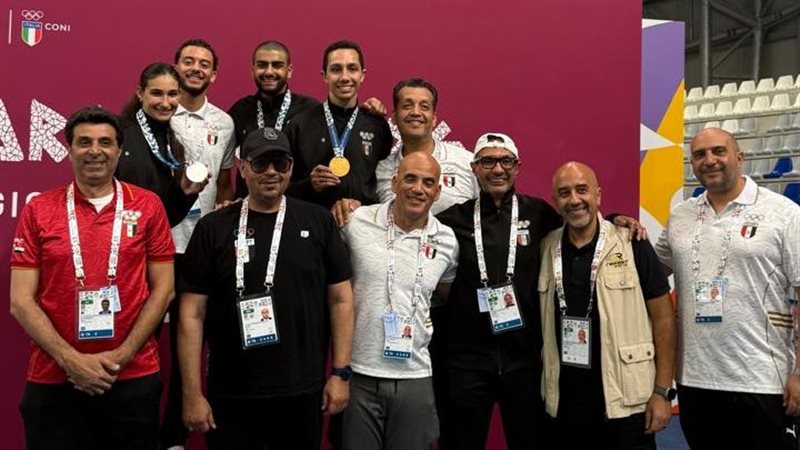 ياسر إدريس مع اللاعبين