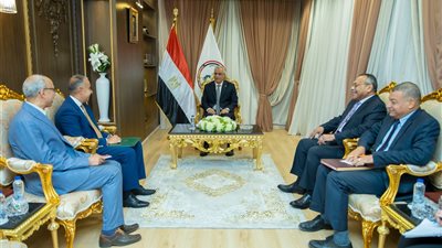 وزير الإنتاج الحربي يستقبل سفير مصر لدى أوغندا لبحث سبل تعزيز التعاون المشترك