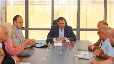 محافظ دمياط يبحث مع شركات المرافق تعزيز إجراءات السلامة وتنظيم أعمال رد الشيء لأصله