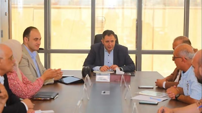 محافظ دمياط يبحث
