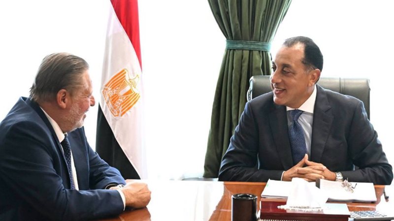 مدبولي ومحافظ البنك
