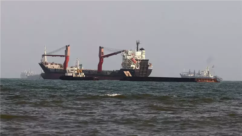 ناقلة تعبر مضيق هرمز
