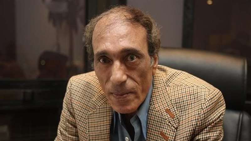 الكاتب الصحفى محمود
