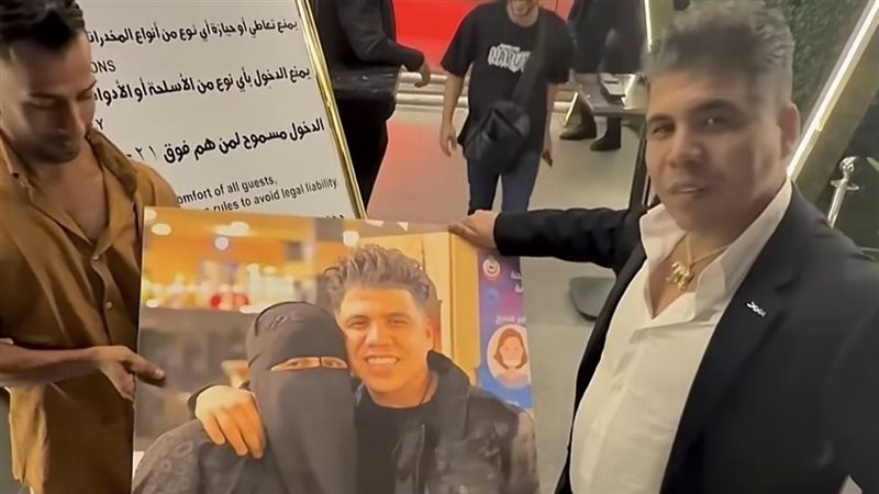 عمرو كمال ووالدته