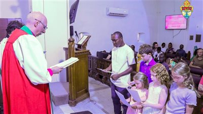 رئيس الأسقفية: الكنيسة تحتاج إلى خدام لا البحث عن المكانة أو العظمة