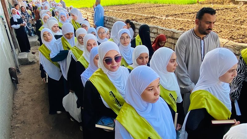 مسيرة بالمصاحف لحفظة