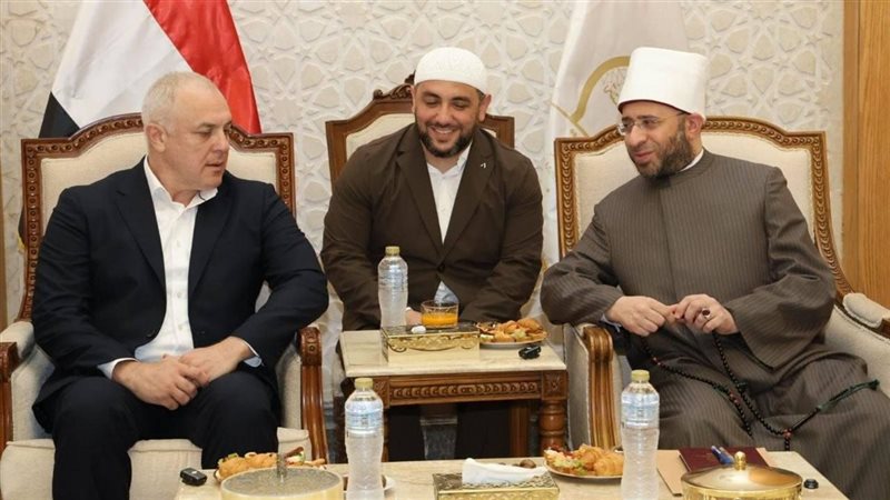 وزير الأوقاف يستقبل