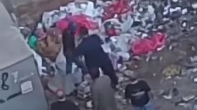 شاب عاق يلقي بوالدته