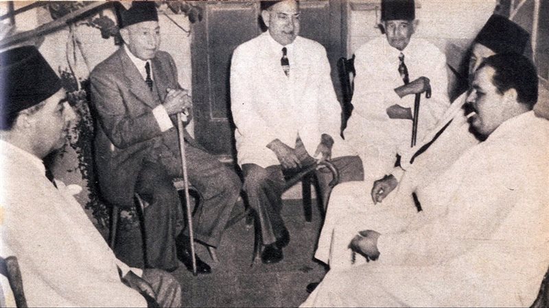 الوزارة برئاسة مصطفى