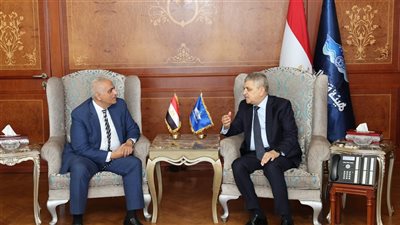 الفريق أسامة ربيع يبحث سبل التعاون المشترك مع السفير المصري ببنما