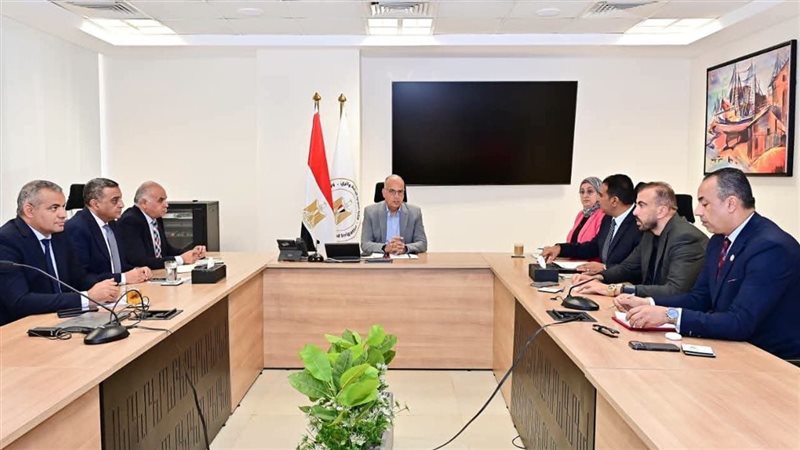 وزير الري واعضاء