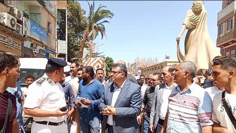 محافظ قنا يحيل رئيس