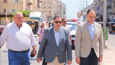 محافظ دمياط يفاجئ كفر سعد بزيارة ويشدد على جودة ووزن رغيف الخبز 