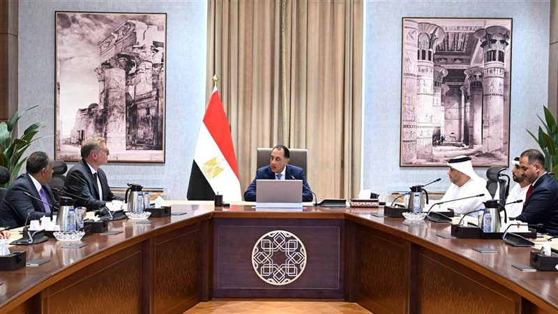 رئيس الوزراء يلتقي