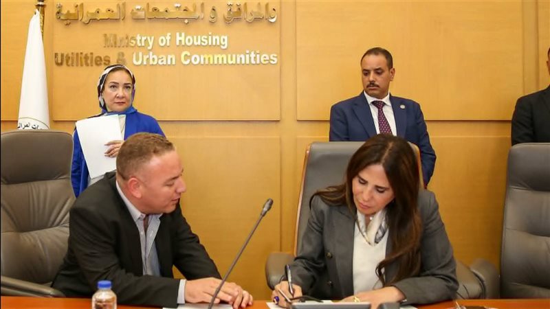 وزيرة الإسكان تلتقي