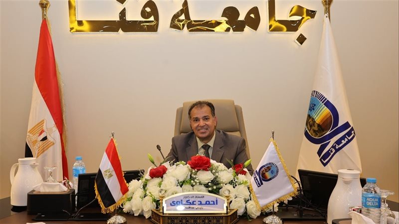 أحمد عكاوي رئيس الجامعة