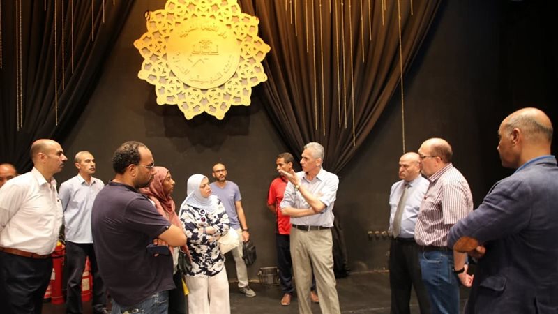 رئيس الأوبرا يتفقد