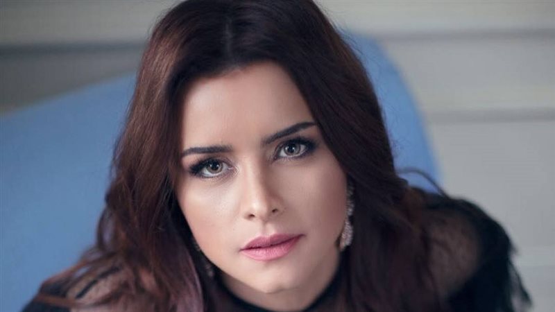 الفنانة نور اللبنانية