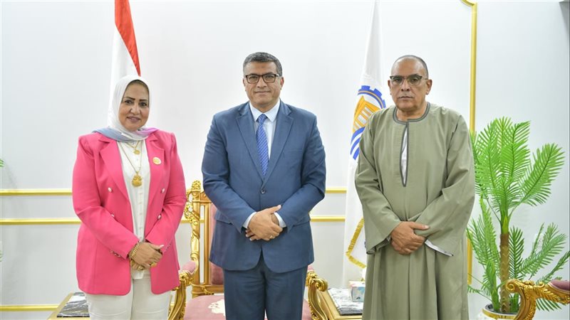 محافظ قنا يلتقي أعضاء