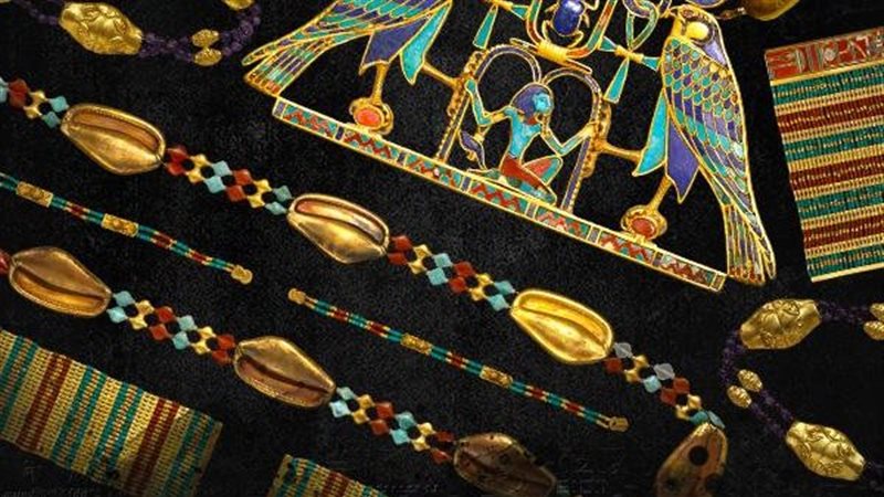 رصد لغة الذهب والخلود