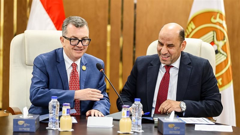 وزيرا التخطيط والعمل