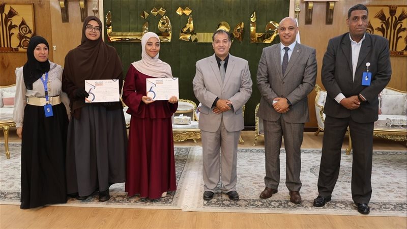 جامعة قنا تكرم كلياتها