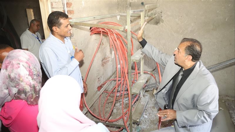 رئيس جامعة قنا يتابع