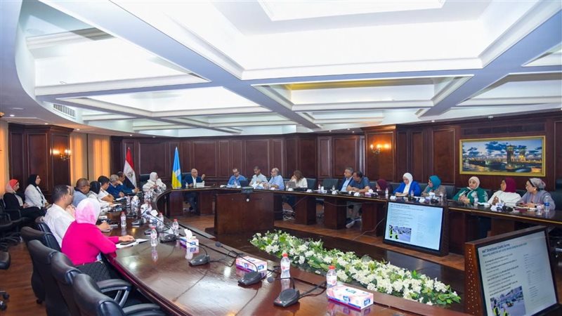 اجتماع محافظ الإسكندرية