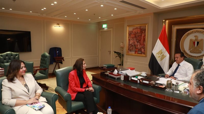 اجتماع وزير الصحة