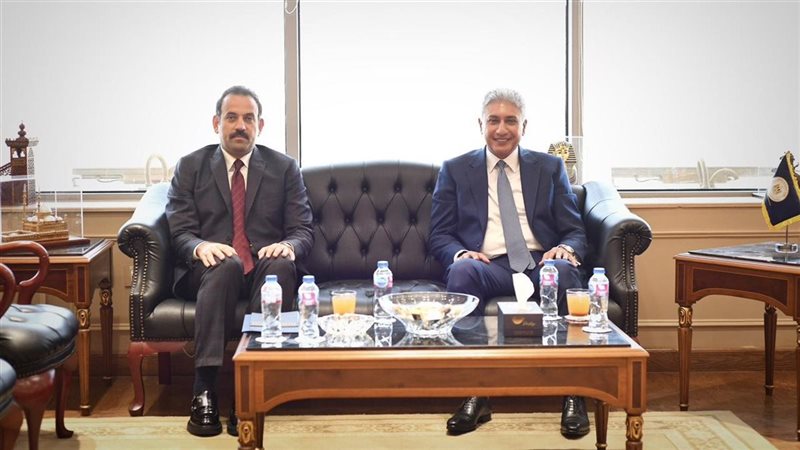 اجتماع وزير السياحة