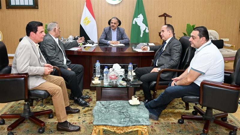 محافظ الشرقية يلتقى باعضاء