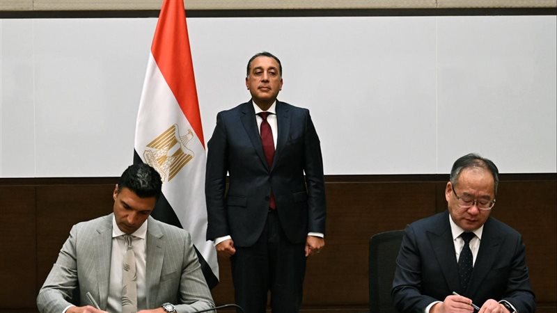 جانب من توقيع الاتفاق