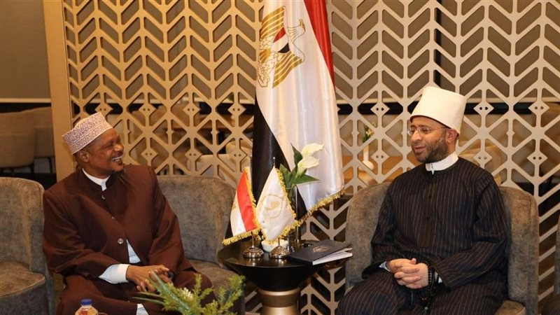 وزير الأوقاف ومفتي