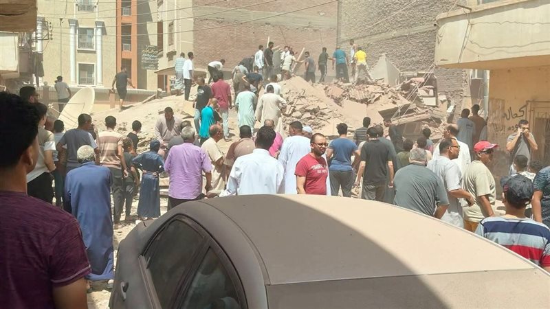 انهيار عقار من 4