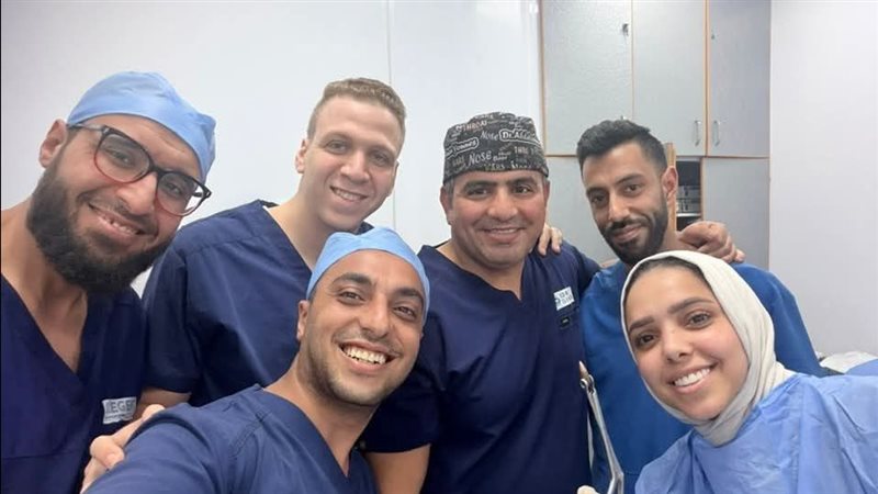 الفريق الطبي الذي