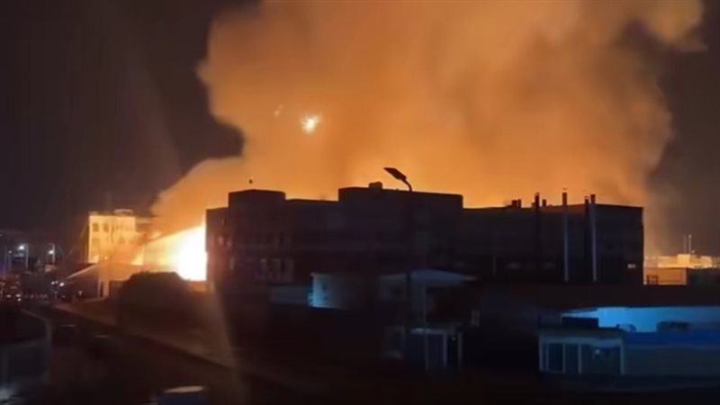 حريق داخل مصنع، فيتو