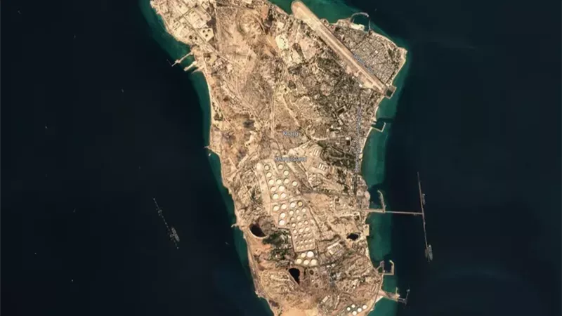 لقطة جوية تظهر جزيرة