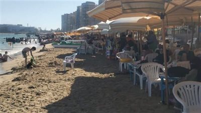 رفع الراية الحمراء على شواطئ القطاع الغربي بالإسكندرية ومنع نزول البحر 