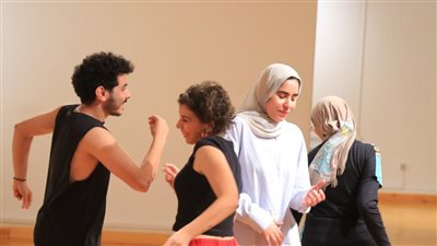 انطلاق ورشة «السرد القصصي عبر الحركة» لجيليان رودس ضمن فعاليات المهرجان التجريبي (صور)